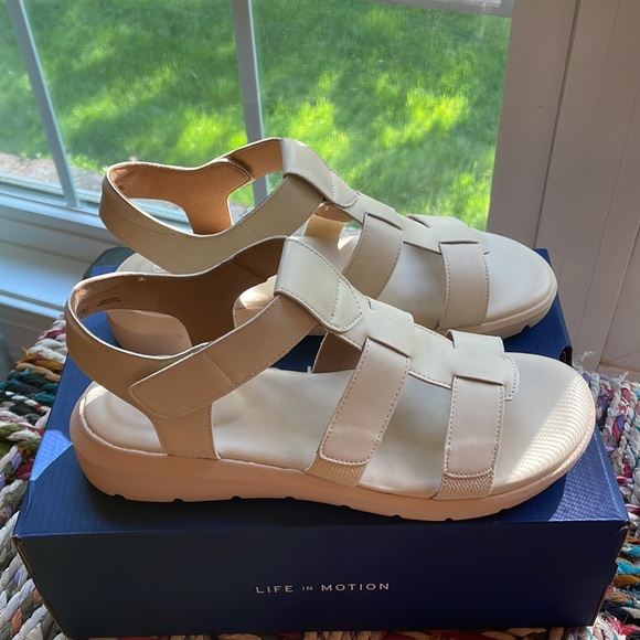 Rockport Women’s Abbie T-Strap Sandal - NWT and Box. - Picture 2 of 12